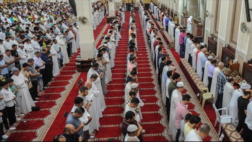 Kuveyt'te camiler 3 ay aradan sonra yeniden ibadete açılıyor